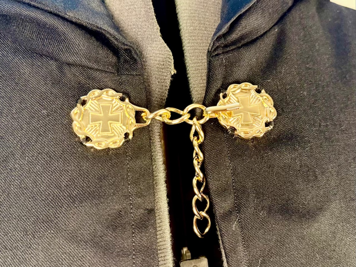 Detail of the ecclesiastical cross clasp and chain closure