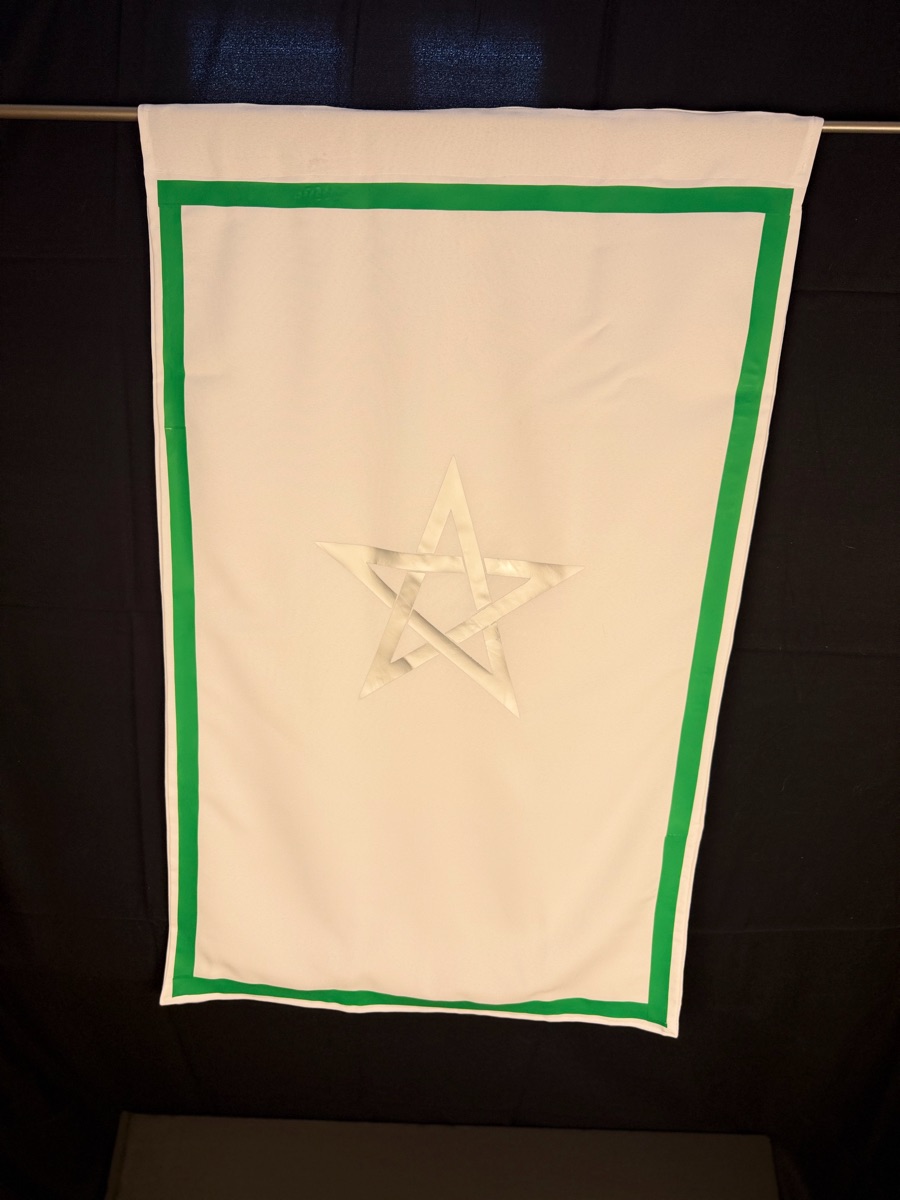 Martinist Initiate Banner for Russian Martinism, full view of the white field, green border, and silver five-pointed star for OMI / OMCC Martinist lodge use.